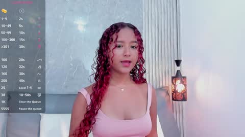 Snapshot of sophiee_velvet chatting on 12.20.24         online show from 12.20.24