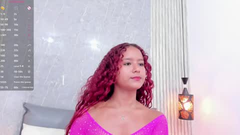Snapshot of sophiee_velvet chatting on 01.29.25         online show from 01.29.25