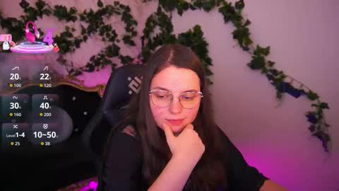 Snapshot of sophieedreams chatting on 12.14.25 sophieedreams online show from 12.14.25