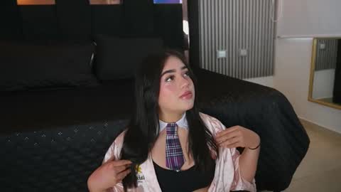 sophieflores_ online show from 12.03.25
