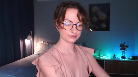 Snapshot of sophieleroux chatting on 11.29.25 sophieleroux online show from 11.29.25