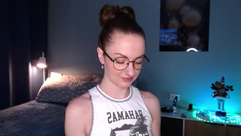 Snapshot of sophieleroux chatting on 01.09.26 sophieleroux online show from 01.09.26