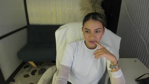 Snapshot of sophiewatson_ chatting on 05.26.26 sophiewatson_ online show from 05.26.26
