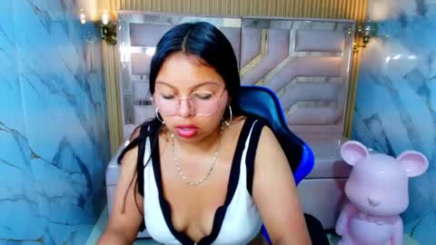 Snapshot of sophy_r chatting on 06.04.26 Sophy online show from 06.04.26