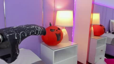 Snapshot of sophyruiz_ chatting on 10.13.25 Sophy online show from 10.13.25