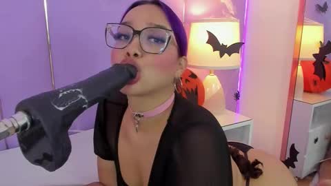 Snapshot of sophyruiz_ chatting on 10.15.25 Sophy online show from 10.15.25