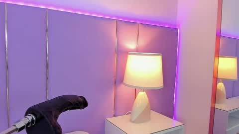 Snapshot of sophyruiz_ chatting on 11.12.25 Sophy online show from 11.12.25