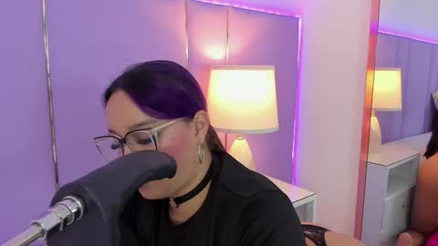 Snapshot of sophyruiz_ chatting on 11.15.25 Sophy online show from 11.15.25