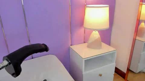 Snapshot of sophyruiz_ chatting on 11.25.25 Sophy online show from 11.25.25