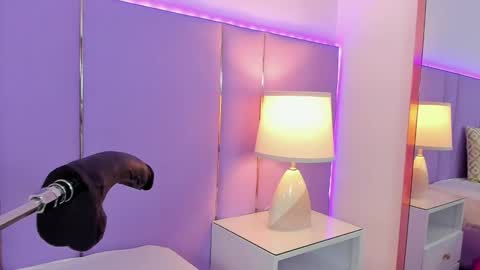 Snapshot of sophyruiz_ chatting on 11.28.25 Sophy online show from 11.28.25