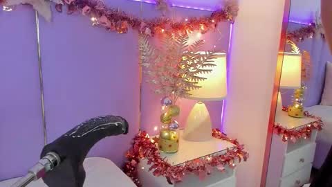 Snapshot of sophyruiz_ chatting on 12.15.25 Sophy online show from 12.15.25