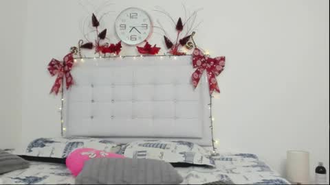 Snapshot of sopphiefox chatting on 12.19.25 Sofia online show from 12.19.25