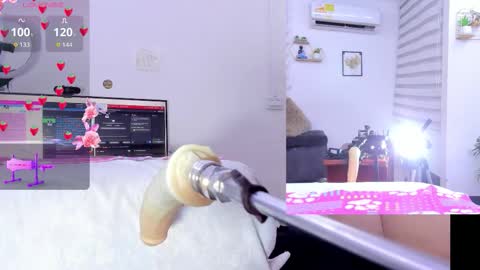 Snapshot of soraya_davis_ chatting on 10.19.25 Soraya online show from 10.19.25