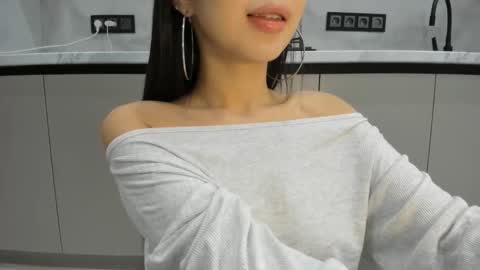 Mia online show from 10.23.25