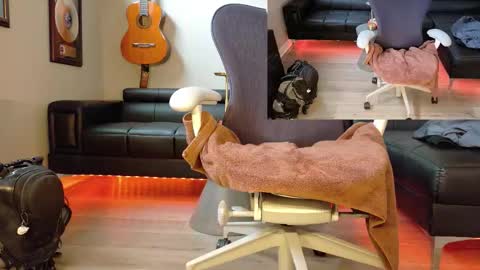 Snapshot of soundingslutslave chatting on 10.22.25 soundingslutslave online show from 10.22.25