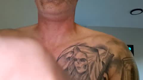 Snapshot of southboy2410 chatting on 10.01.25 southboy2410 online show from 10.01.25