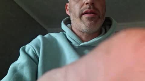 Snapshot of southboy2410 chatting on 10.04.25 southboy2410 online show from 10.04.25