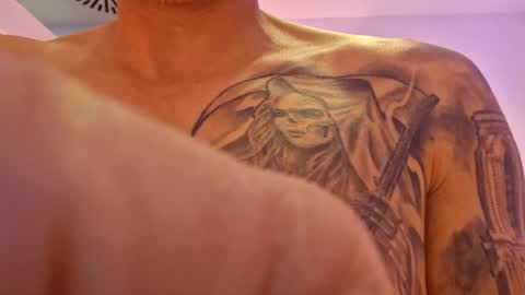 Snapshot of southboy2410 chatting on 11.08.25 southboy2410 online show from 11.08.25