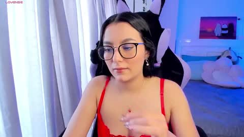 Lili online show from 01.17.25