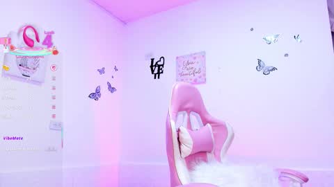 Snapshot of soy_alice chatting on 10.08.25 Alicia PVT OPEN online show from 10.08.25