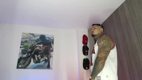 Snapshot of soy_apolo chatting on 10.29.25 soy_apolo online show from 10.29.25