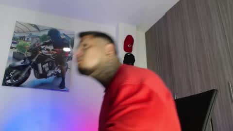 Snapshot of soy_apolo chatting on 11.08.25 soy_apolo online show from 11.08.25