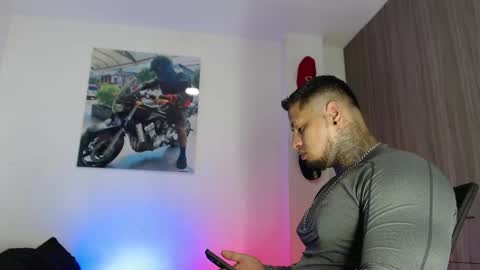 Snapshot of soy_apolo chatting on 11.12.25 soy_apolo online show from 11.12.25