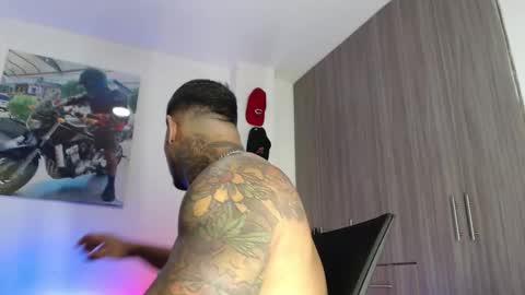 Snapshot of soy_apolo chatting on 11.12.25 soy_apolo online show from 11.12.25