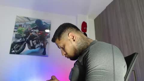 Snapshot of soy_apolo chatting on 11.15.25 soy_apolo online show from 11.15.25