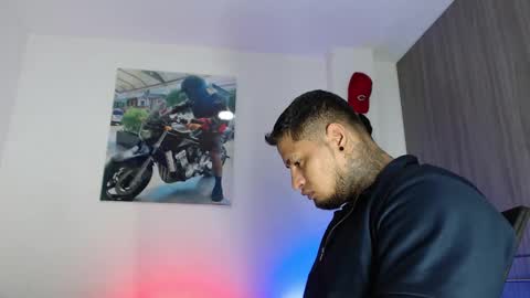 Snapshot of soy_apolo chatting on 11.18.25 soy_apolo online show from 11.18.25