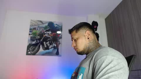 Snapshot of soy_apolo chatting on 11.27.25 soy_apolo online show from 11.27.25