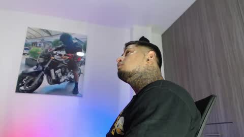 Snapshot of soy_apolo chatting on 11.28.25 soy_apolo online show from 11.28.25