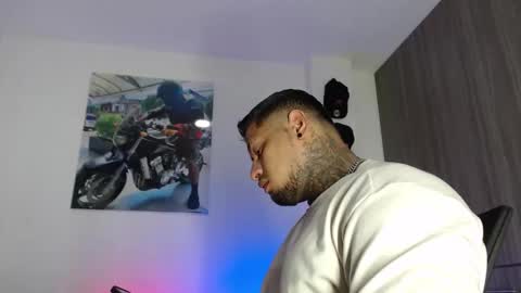 Snapshot of soy_apolo chatting on 11.29.25 soy_apolo online show from 11.29.25