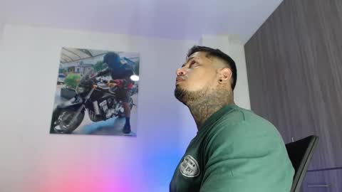 Snapshot of soy_apolo chatting on 12.03.25 soy_apolo online show from 12.03.25