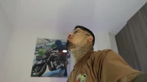 Snapshot of soy_apolo chatting on 12.17.25 soy_apolo online show from 12.17.25