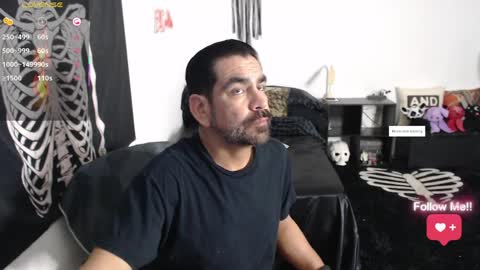 Snapshot of soyelcarlitos chatting on 04.05.26 El Carlitos online show from 04.05.26