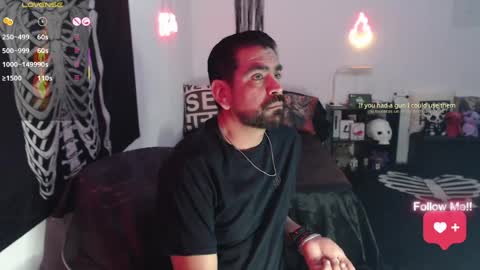 Snapshot of soyelcarlitos chatting on 04.19.26 El Carlitos online show from 04.19.26