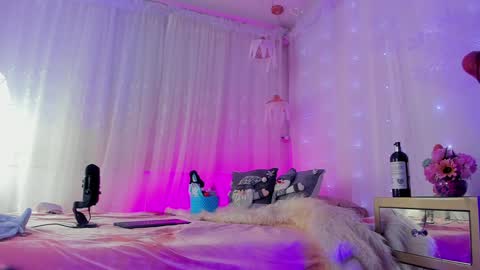 Snapshot of soyemi_ chatting on 01.06.25 25 online show from 01.06.25