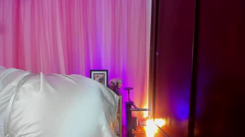 Snapshot of soyemi_ chatting on 02.08.25 25 online show from 02.08.25