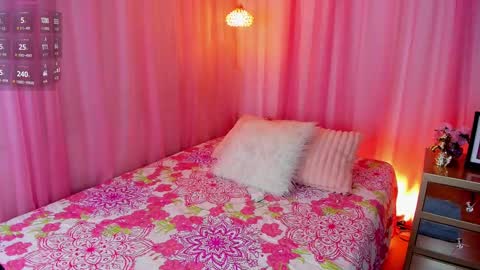 Snapshot of soyemi_ chatting on 02.22.25 25 online show from 02.22.25