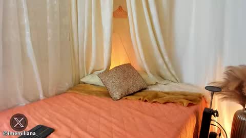 Snapshot of soyemi_ chatting on 10.01.25 25 online show from 10.01.25