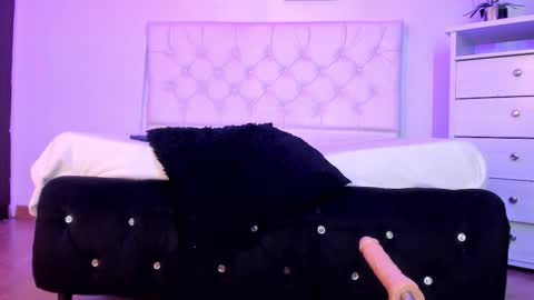      online show from 10.05.25