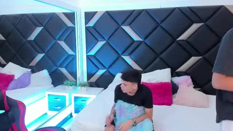 Snapshot of space_boys18 chatting on 11.19.25 Gabo Lucas and Justin online show from 11.19.25