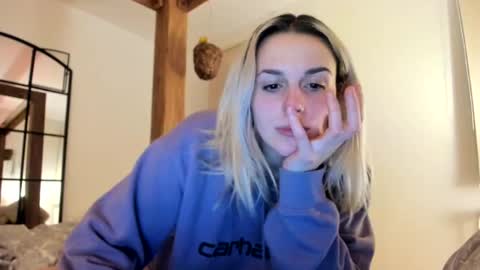 Snapshot of spacegirl42o chatting on 01.07.25 Spacegirl online show from 01.07.25