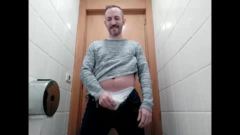 Snapshot of spanishharddick chatting on 01.10.25 Manu online show from 01.10.25