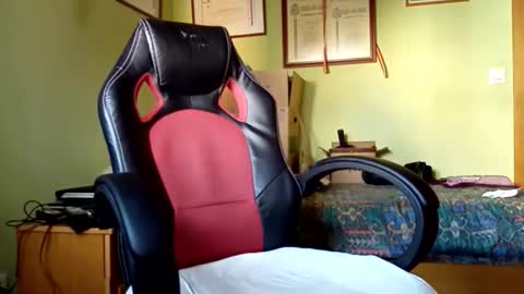 Snapshot of spanishharddick chatting on 10.10.25 Manu online show from 10.10.25