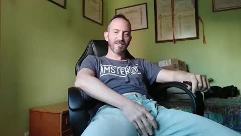 Snapshot of spanishharddick chatting on 10.14.25 Manu online show from 10.14.25