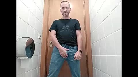 Snapshot of spanishharddick chatting on 10.21.25 Manu online show from 10.21.25