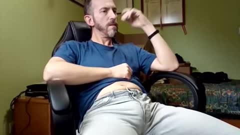 Snapshot of spanishharddick chatting on 12.04.25 Manu online show from 12.04.25