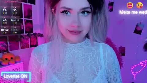 Snapshot of sparklemona chatting on 02.20.25 SparkleMona online show from 02.20.25